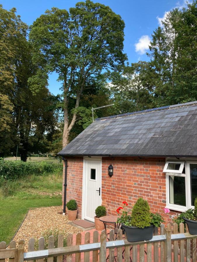 Hunters Moon B&B Tidworth Exteriör bild